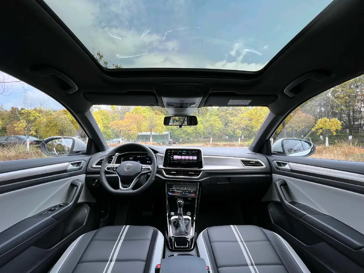 2025 Volkswagen T-Roc 1.5T 160HP L4 7DCT,autocango,china used car exporter,china ev exporter,chinese used car exporter,chinese used ev exporter