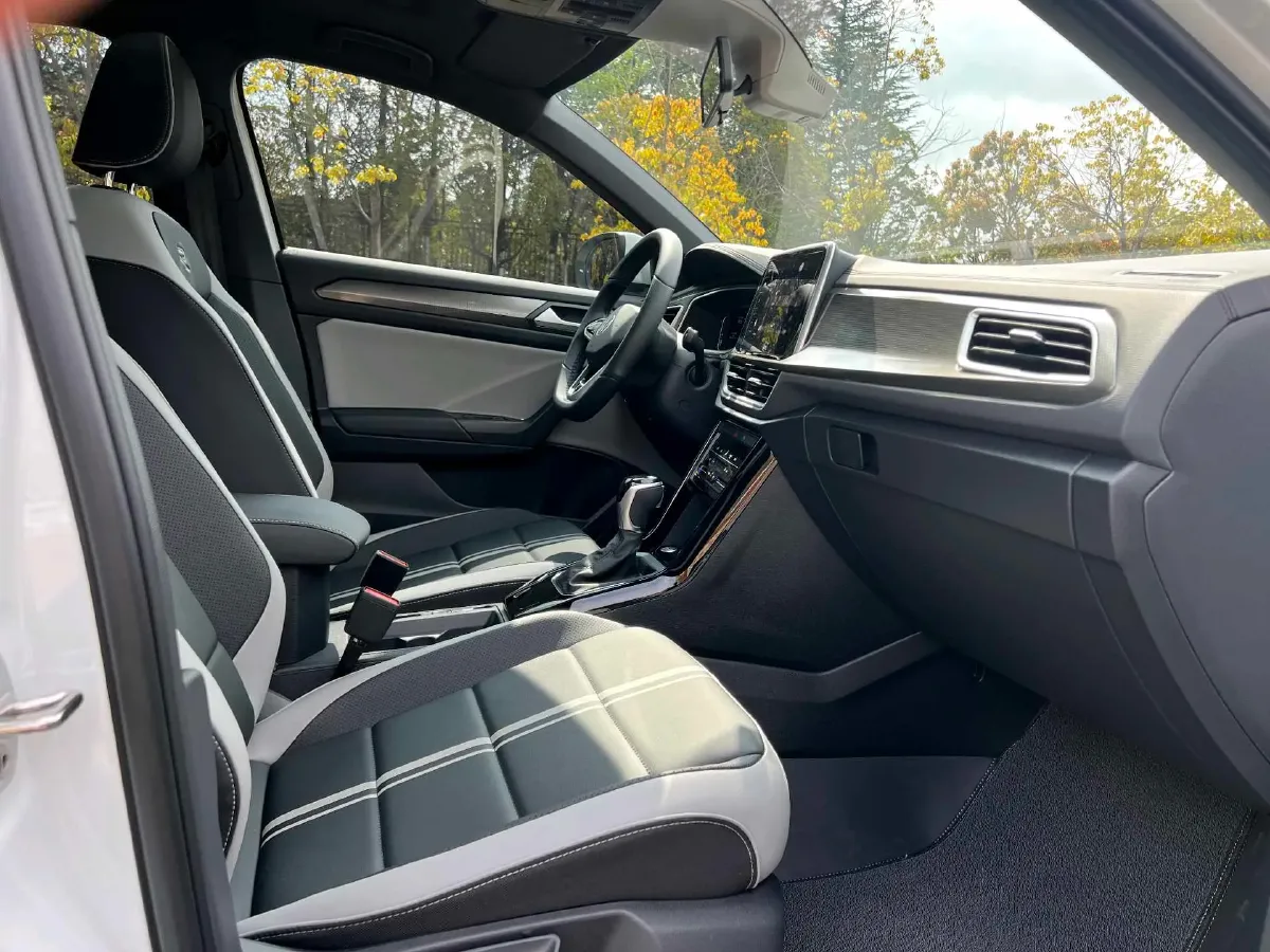 2025 Volkswagen T-Roc 1.5T 160HP L4 7DCT,autocango,china used car exporter,china ev exporter,chinese used car exporter,chinese used ev exporter