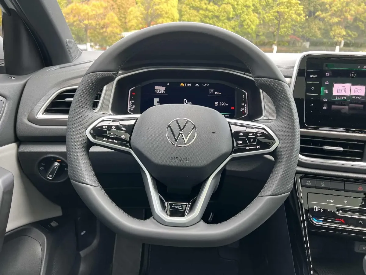 2025 Volkswagen T-Roc 1.5T 160HP L4 7DCT,autocango,china used car exporter,china ev exporter,chinese used car exporter,chinese used ev exporter