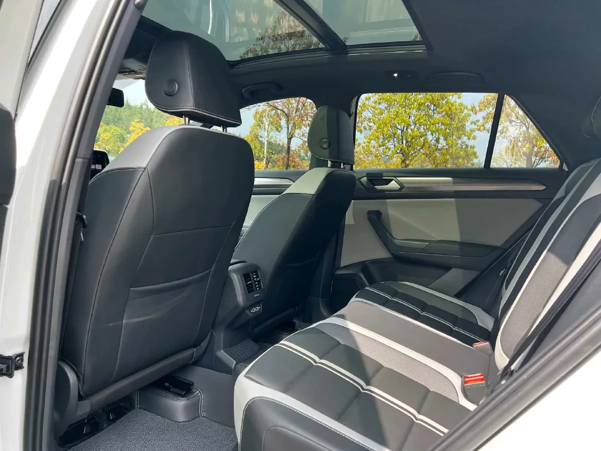 2025 Volkswagen T-Roc 1.5T 160HP L4 7DCT,autocango,china used car exporter,china ev exporter,chinese used car exporter,chinese used ev exporter