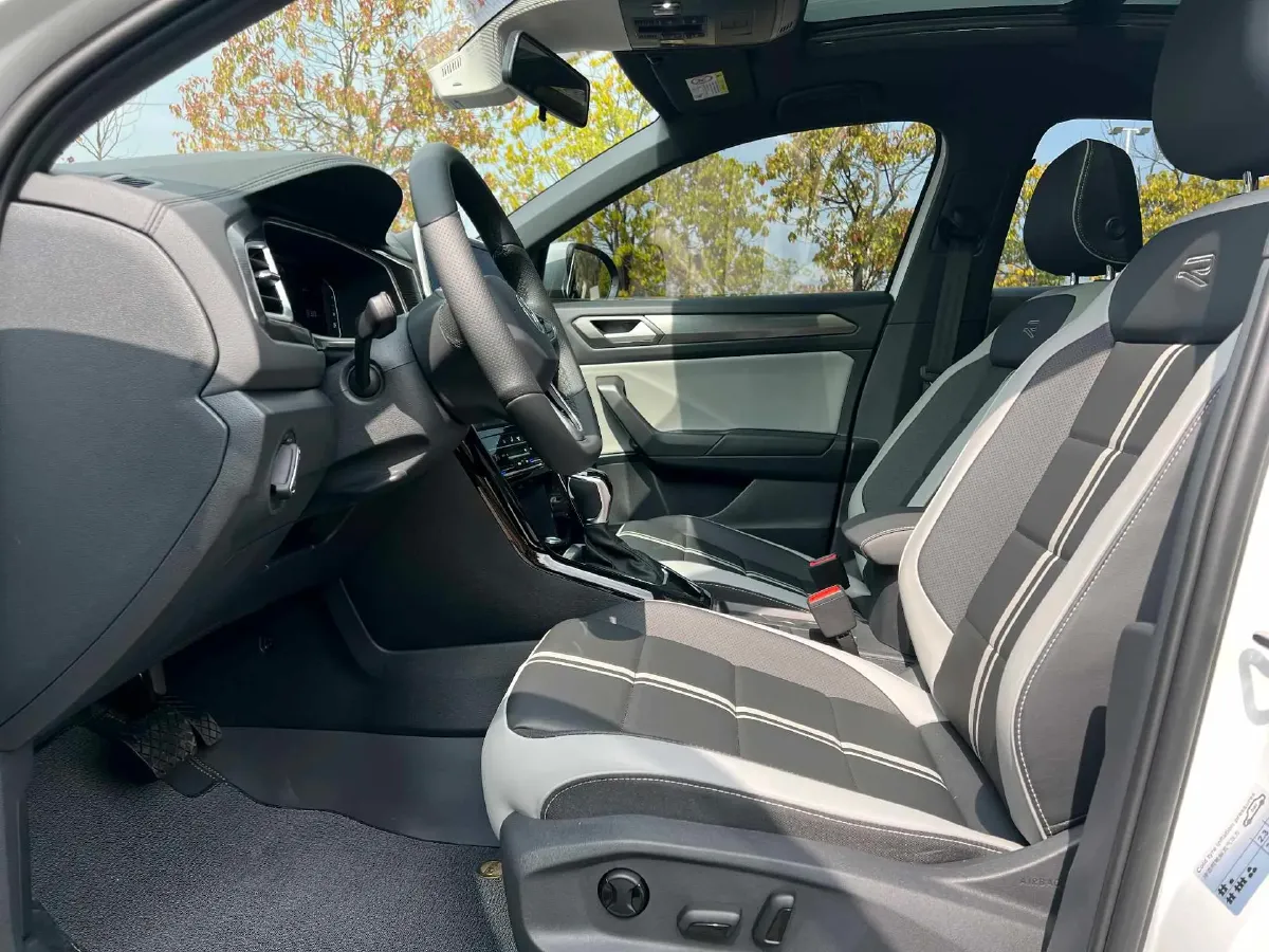 2025 Volkswagen T-Roc 1.5T 160HP L4 7DCT,autocango,china used car exporter,china ev exporter,chinese used car exporter,chinese used ev exporter