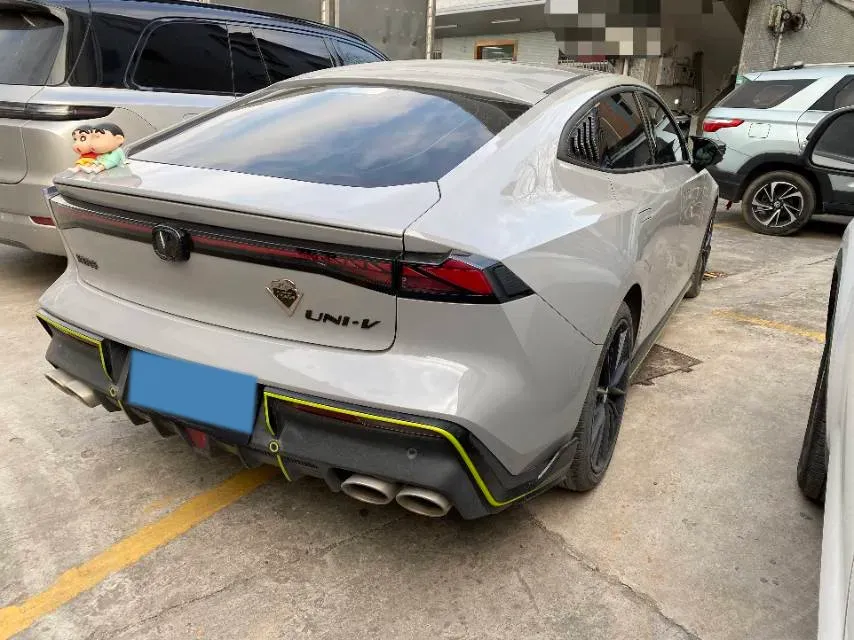 2022 ChangAn UNI-V 2.0T 233HP L4 8AT,autocango,china used car exporter,china ev exporter,chinese used car exporter,chinese used ev exporter