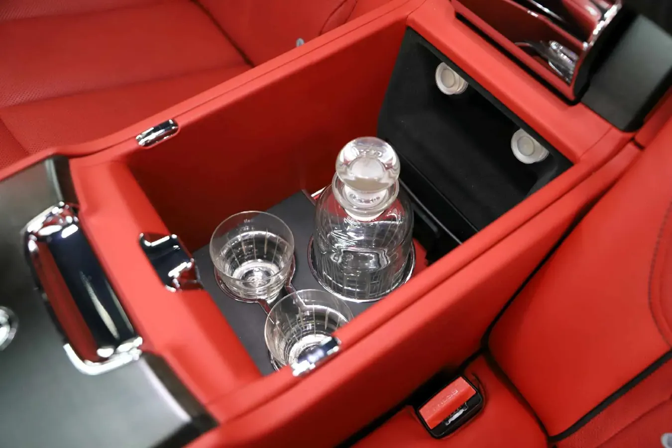 2018 Rolls-Royce Cullinan 6.7T 571HP V12 8AT,autocango,china used car exporter,china ev exporter,chinese used car exporter,chinese used ev exporter