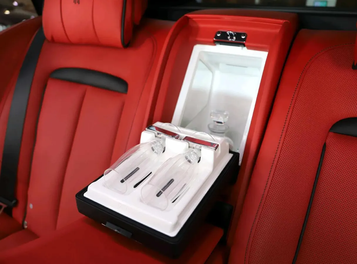 2018 Rolls-Royce Cullinan 6.7T 571HP V12 8AT,autocango,china used car exporter,china ev exporter,chinese used car exporter,chinese used ev exporter