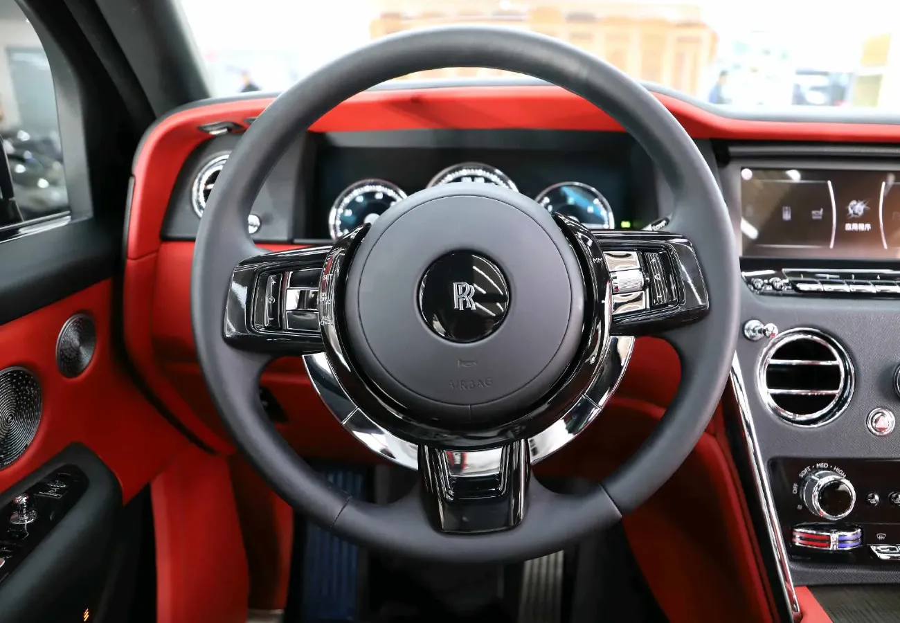 2018 Rolls-Royce Cullinan 6.7T 571HP V12 8AT,autocango,china used car exporter,china ev exporter,chinese used car exporter,chinese used ev exporter