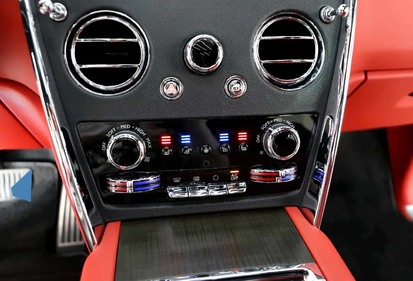 2018 Rolls-Royce Cullinan 6.7T 571HP V12 8AT,autocango,china used car exporter,china ev exporter,chinese used car exporter,chinese used ev exporter