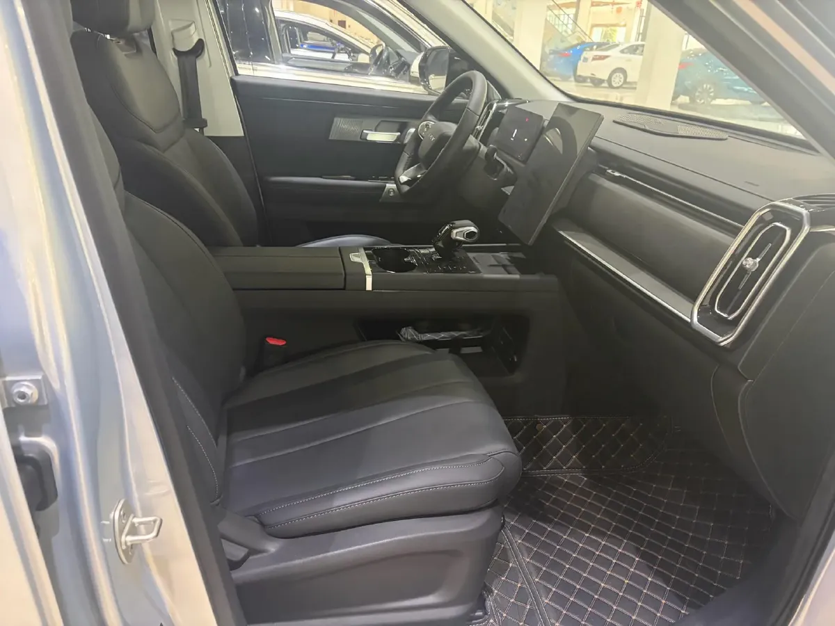 2025 Chery Exploration 06 1.6T 197HP L4 7DCT,autocango,china used car exporter,china ev exporter,chinese used car exporter,chinese used ev exporter