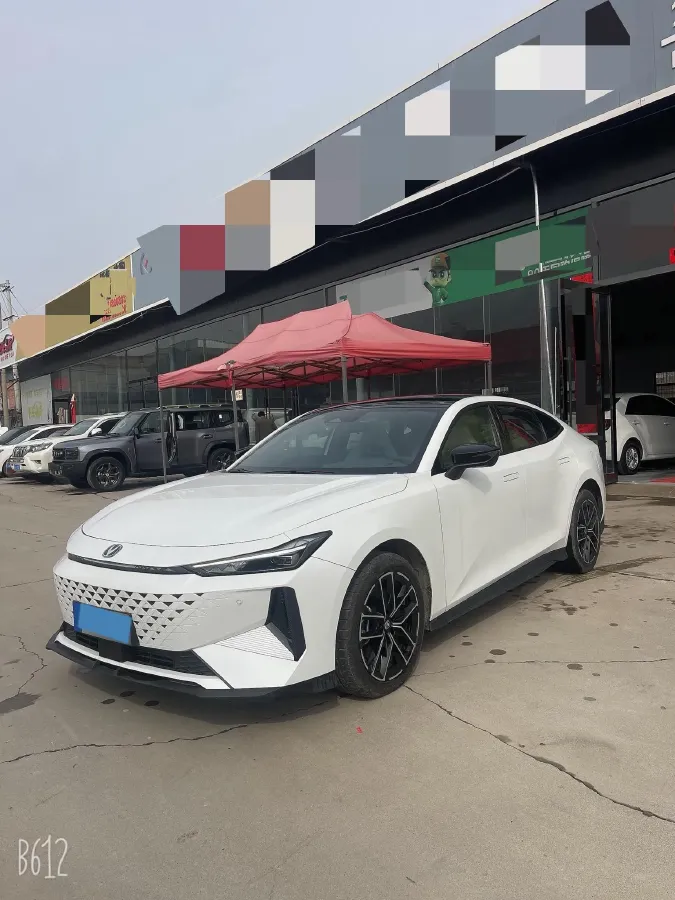 2024 ChangAn UNI-V iDD 1.5L 110HP L4 E-CVT PHEV 18.99KWH,autocango,china used car exporter,china ev exporter,chinese used car exporter,chinese used ev exporter