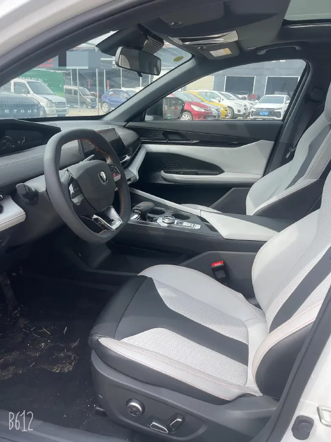 2024 ChangAn UNI-V iDD 1.5L 110HP L4 E-CVT PHEV 18.99KWH,autocango,china used car exporter,china ev exporter,chinese used car exporter,chinese used ev exporter