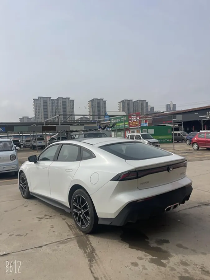 2024 ChangAn UNI-V iDD 1.5L 110HP L4 E-CVT PHEV 18.99KWH,autocango,china used car exporter,china ev exporter,chinese used car exporter,chinese used ev exporter