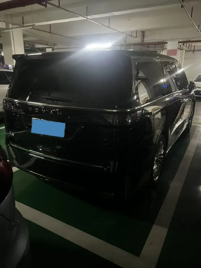 2022 Voyah Dream 1.5T 136HP L4 PHEV 25.57KWH,autocango,china used car exporter,china ev exporter,chinese used car exporter,chinese used ev exporter