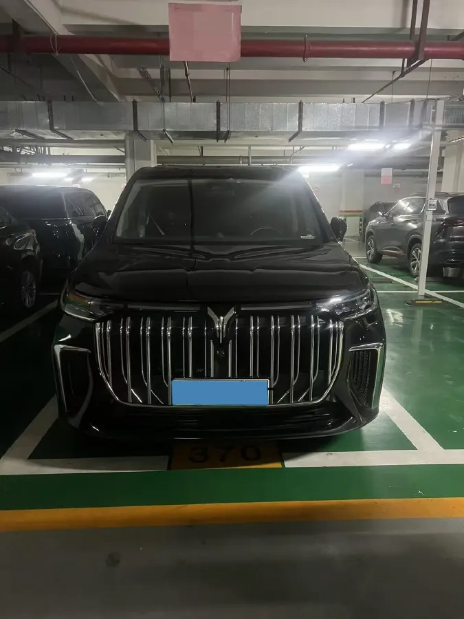 2022 Voyah Dream 1.5T 136HP L4 PHEV 25.57KWH,autocango,china used car exporter,china ev exporter,chinese used car exporter,chinese used ev exporter