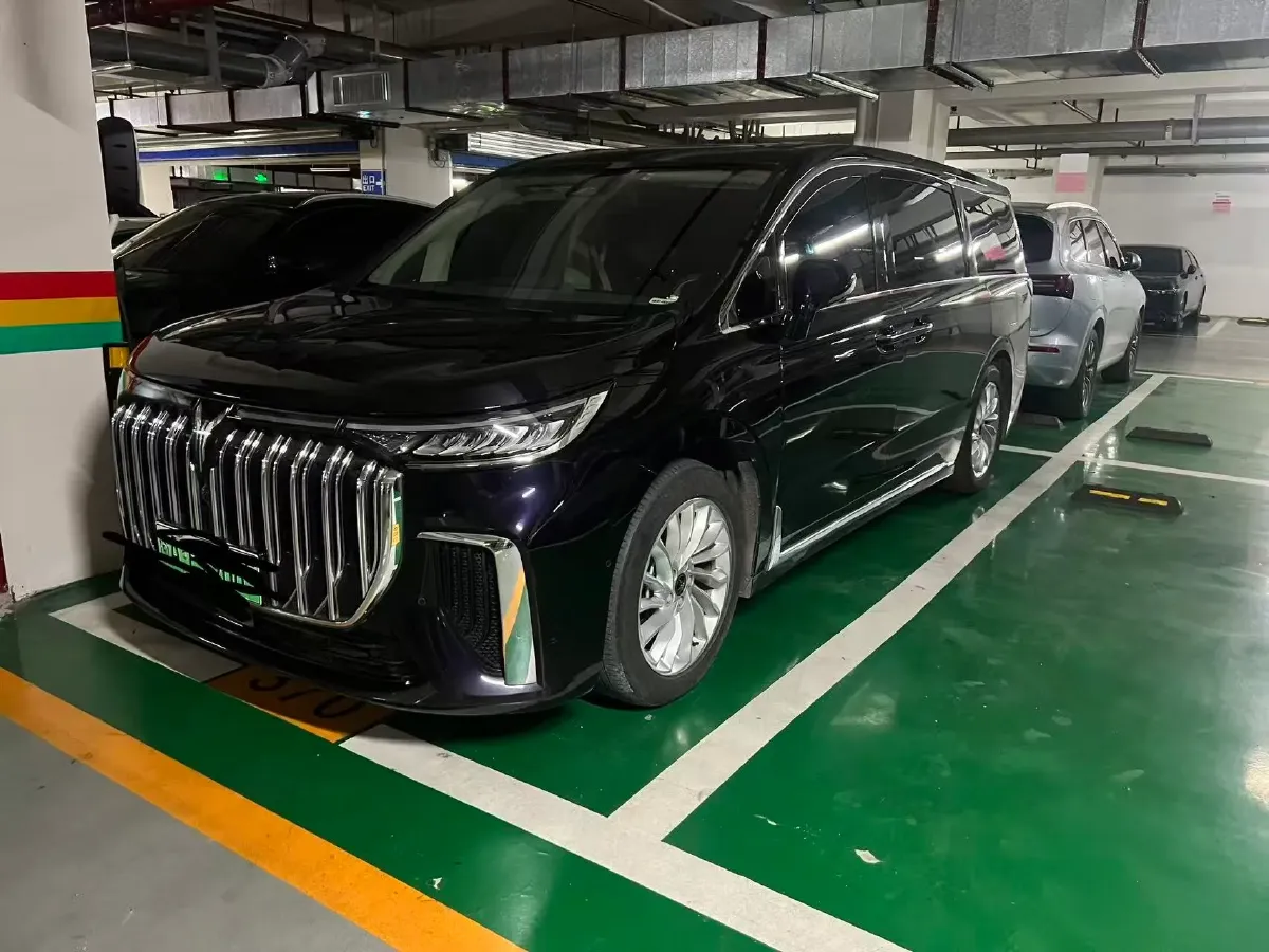 2022 Voyah Dream 1.5T 136HP L4 PHEV 25.57KWH,autocango,china used car exporter,china ev exporter,chinese used car exporter,chinese used ev exporter