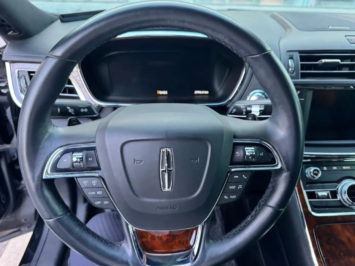 2017 Lincoln Continental 2.0T 261HP L4 6AT,autocango,china used car exporter,china ev exporter,chinese used car exporter,chinese used ev exporter