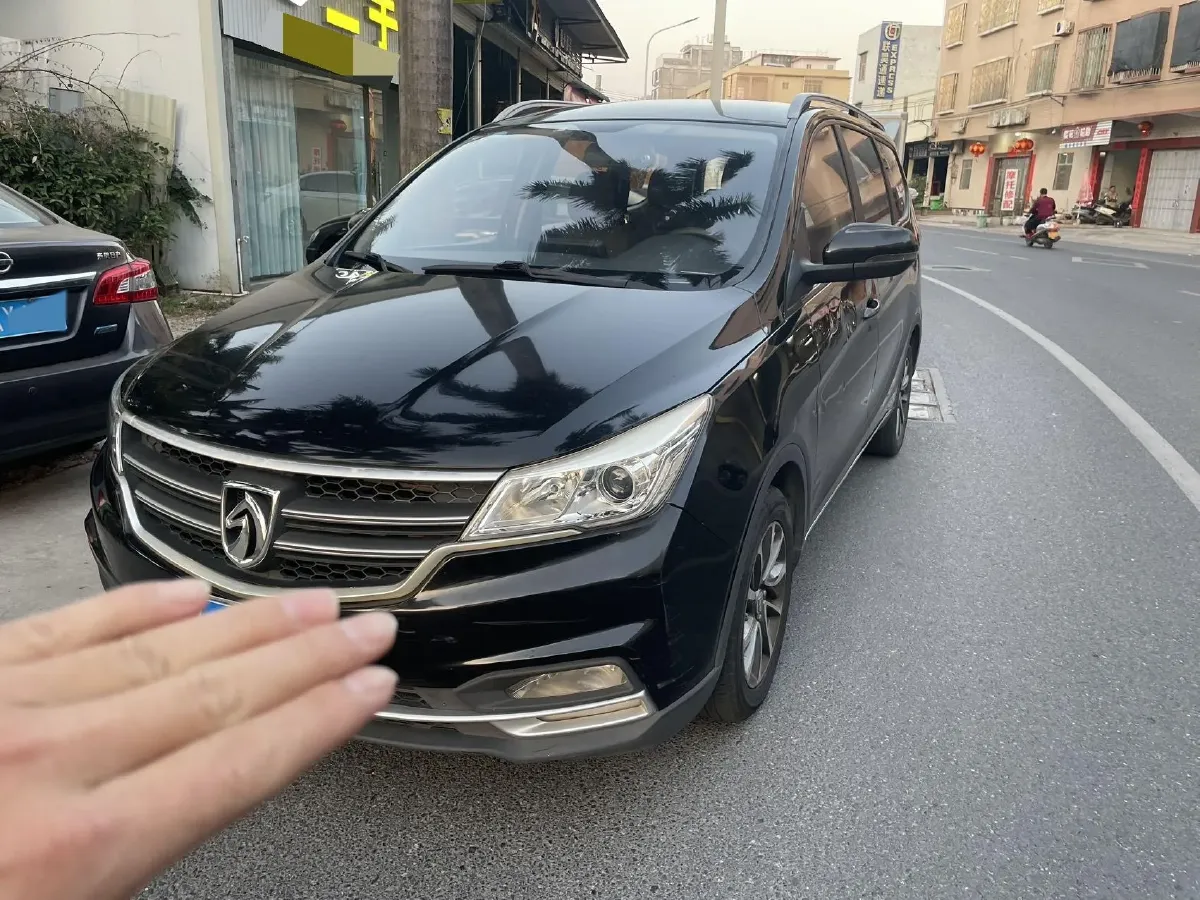 2019 BaoJun 730 1.5L 112HP L4 6MT,autocango,china used car exporter,china ev exporter,chinese used car exporter,chinese used ev exporter