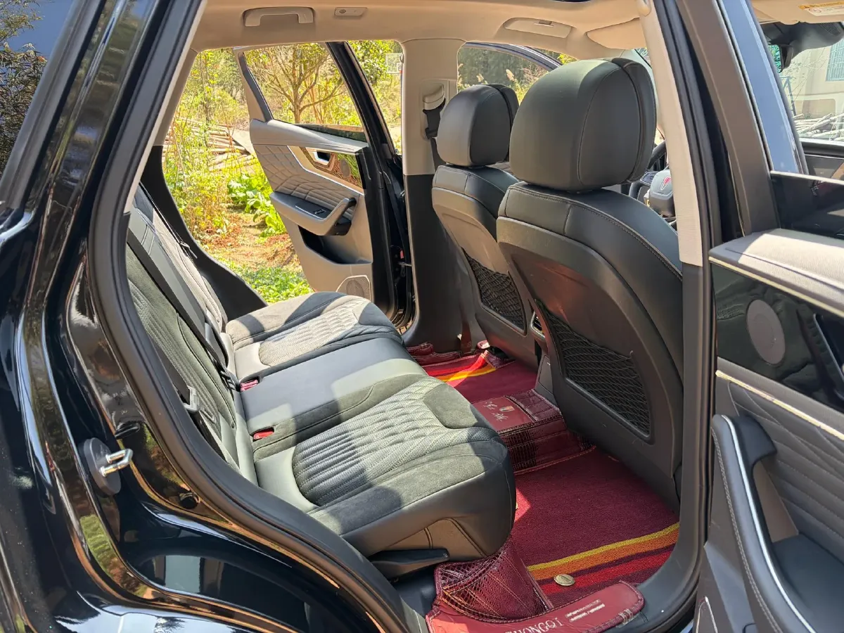 2022 HongQi HS5 2.0T 224HP L4 6AT,autocango,china used car exporter,china ev exporter,chinese used car exporter,chinese used ev exporter