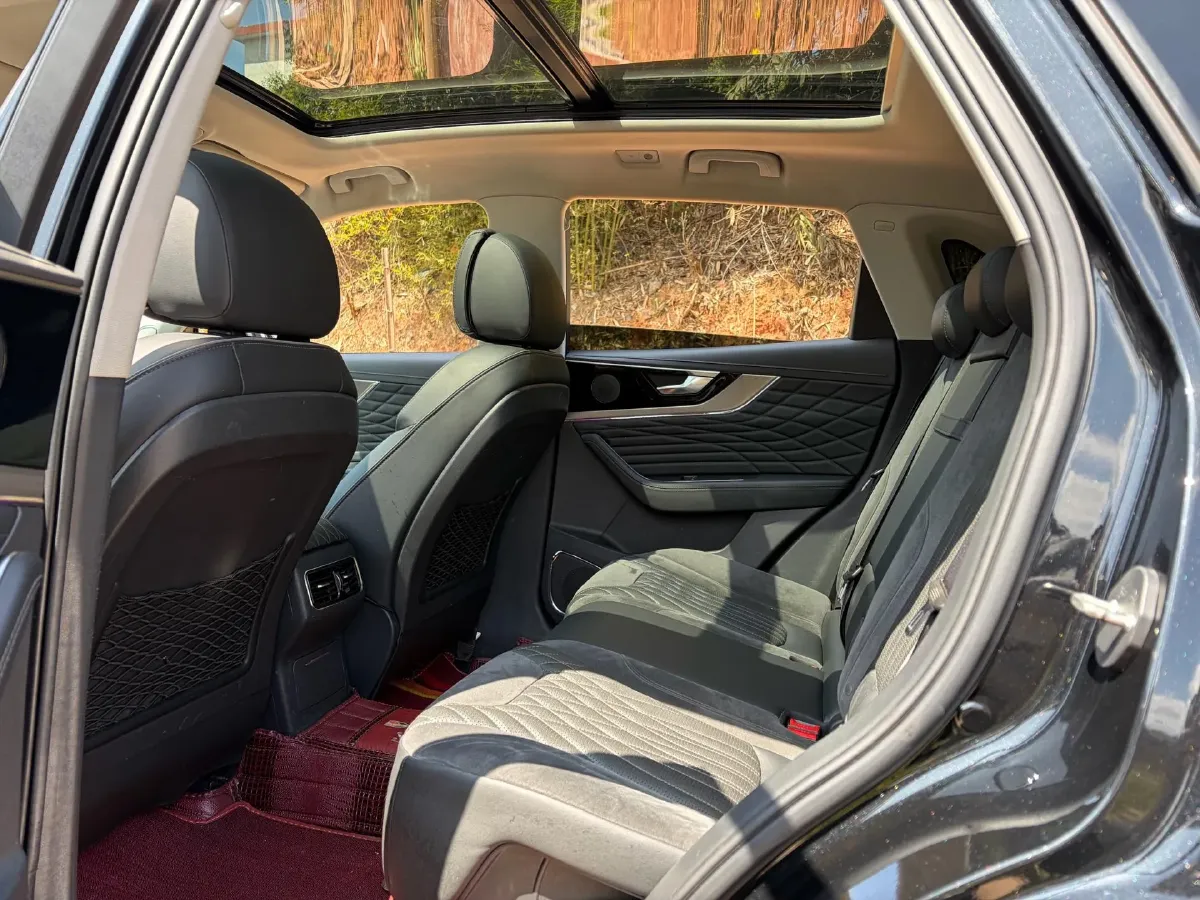 2022 HongQi HS5 2.0T 224HP L4 6AT,autocango,china used car exporter,china ev exporter,chinese used car exporter,chinese used ev exporter