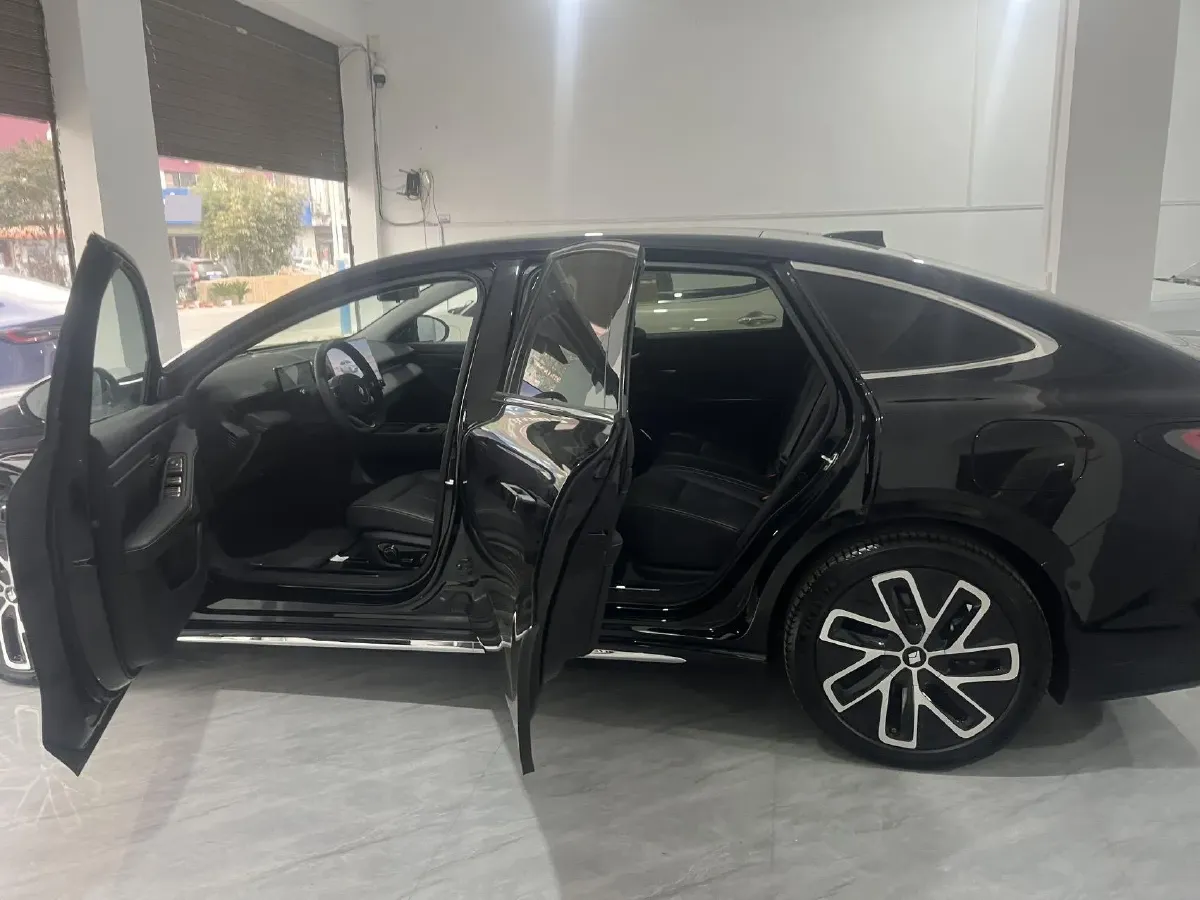 2025 BaoJun XiangJing 1.5T 143HP L4 1DHT PHEV,autocango,china used car exporter,china ev exporter,chinese used car exporter,chinese used ev exporter