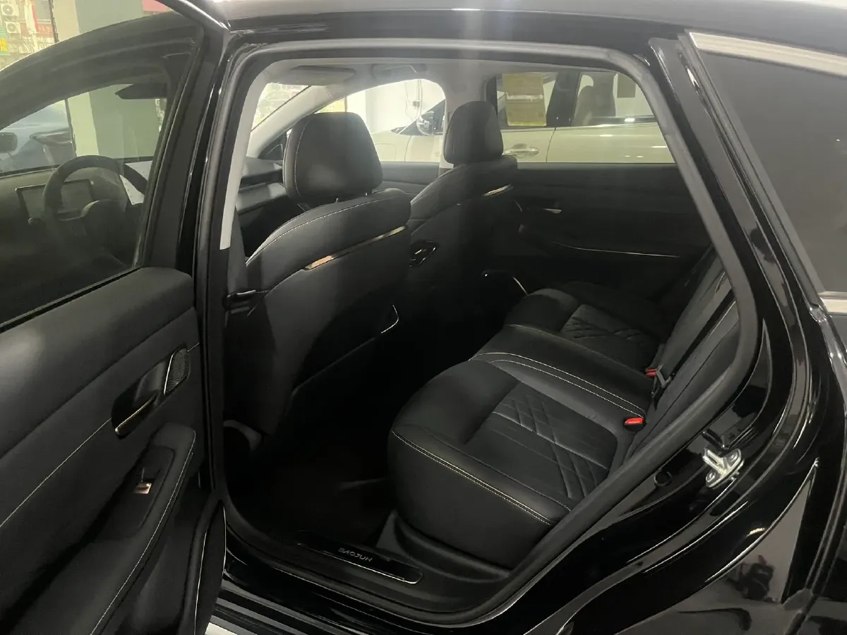 2025 BaoJun XiangJing 1.5T 143HP L4 1DHT PHEV,autocango,china used car exporter,china ev exporter,chinese used car exporter,chinese used ev exporter