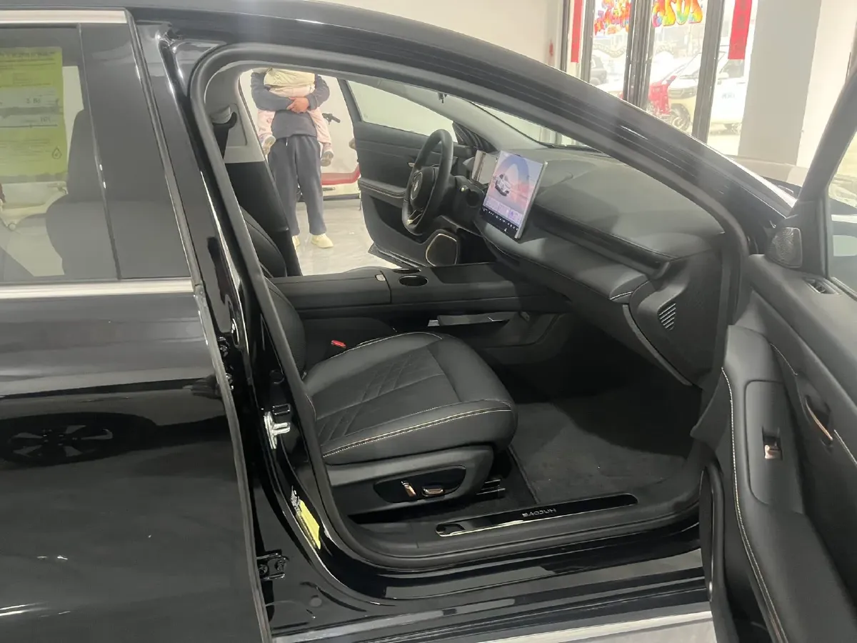 2025 BaoJun XiangJing 1.5T 143HP L4 1DHT PHEV,autocango,china used car exporter,china ev exporter,chinese used car exporter,chinese used ev exporter