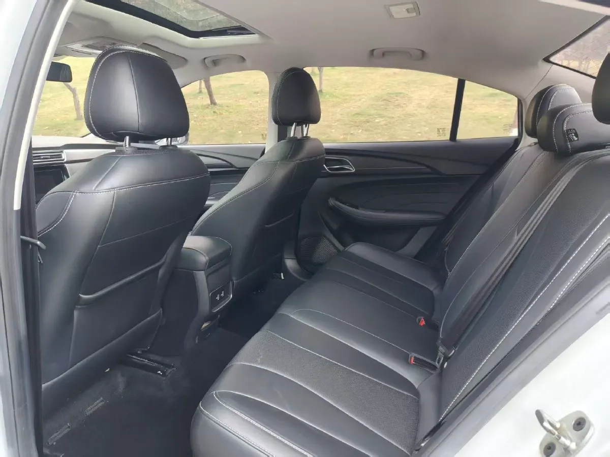 2020 Roewe i5 1.5L 120HP L4 5MT,autocango,china used car exporter,china ev exporter,chinese used car exporter,chinese used ev exporter