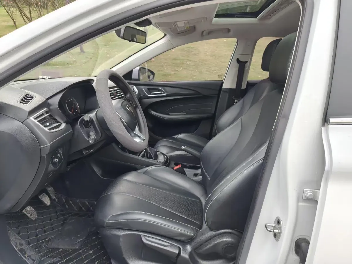 2020 Roewe i5 1.5L 120HP L4 5MT,autocango,china used car exporter,china ev exporter,chinese used car exporter,chinese used ev exporter