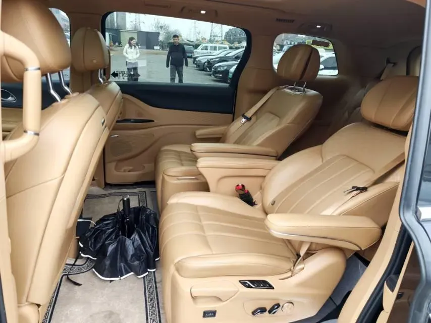 2022 Voyah Dream 1.5T 136HP L4 PHEV 25.57KWH,autocango,china used car exporter,china ev exporter,chinese used car exporter,chinese used ev exporter