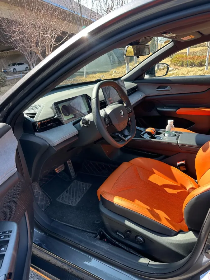 2025 ChangAn UNI-V 2.0T 245HP L4 8AT,autocango,china used car exporter,china ev exporter,chinese used car exporter,chinese used ev exporter