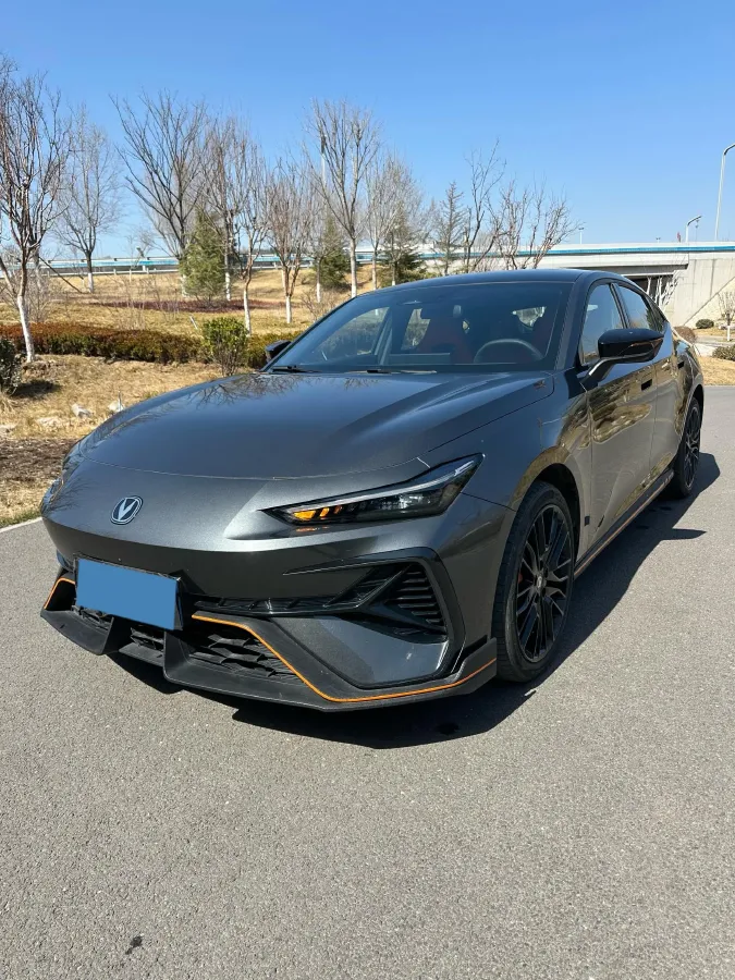 2025 ChangAn UNI-V 2.0T 245HP L4 8AT,autocango,china used car exporter,china ev exporter,chinese used car exporter,chinese used ev exporter