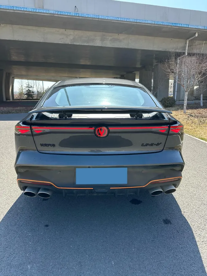 2025 ChangAn UNI-V 2.0T 245HP L4 8AT,autocango,china used car exporter,china ev exporter,chinese used car exporter,chinese used ev exporter