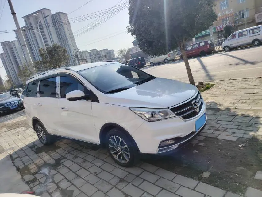 2019 BaoJun 730 1.5L 105HP L4 6MT,autocango,china used car exporter,china ev exporter,chinese used car exporter,chinese used ev exporter