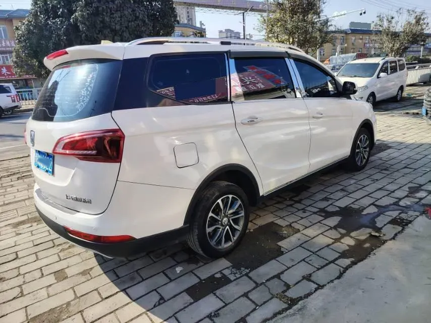 2019 BaoJun 730 1.5L 105HP L4 6MT,autocango,china used car exporter,china ev exporter,chinese used car exporter,chinese used ev exporter