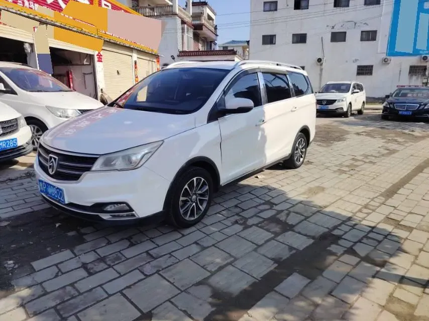 2019 BaoJun 730 1.5L 105HP L4 6MT,autocango,china used car exporter,china ev exporter,chinese used car exporter,chinese used ev exporter