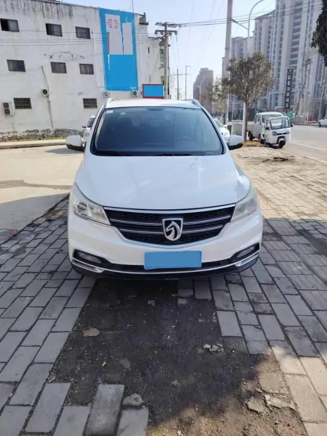 2019 BaoJun 730 1.5L 105HP L4 6MT,autocango,china used car exporter,china ev exporter,chinese used car exporter,chinese used ev exporter