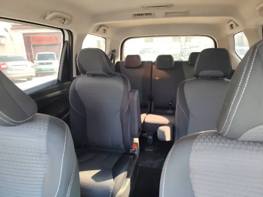 2019 BaoJun 730 1.5L 105HP L4 6MT,autocango,china used car exporter,china ev exporter,chinese used car exporter,chinese used ev exporter