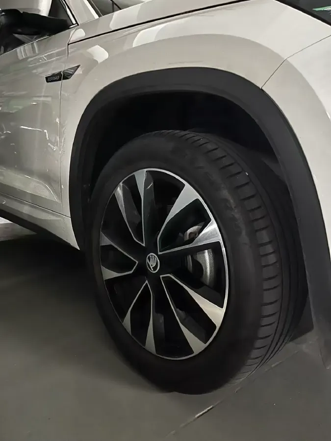 2022 Skoda Kodiak 2.0T 186HP L4 7DCT,autocango,china used car exporter,china ev exporter,chinese used car exporter,chinese used ev exporter