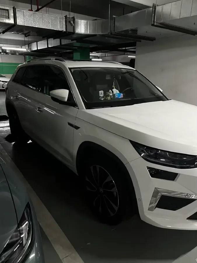 2022 Skoda Kodiak 2.0T 186HP L4 7DCT,autocango,china used car exporter,china ev exporter,chinese used car exporter,chinese used ev exporter