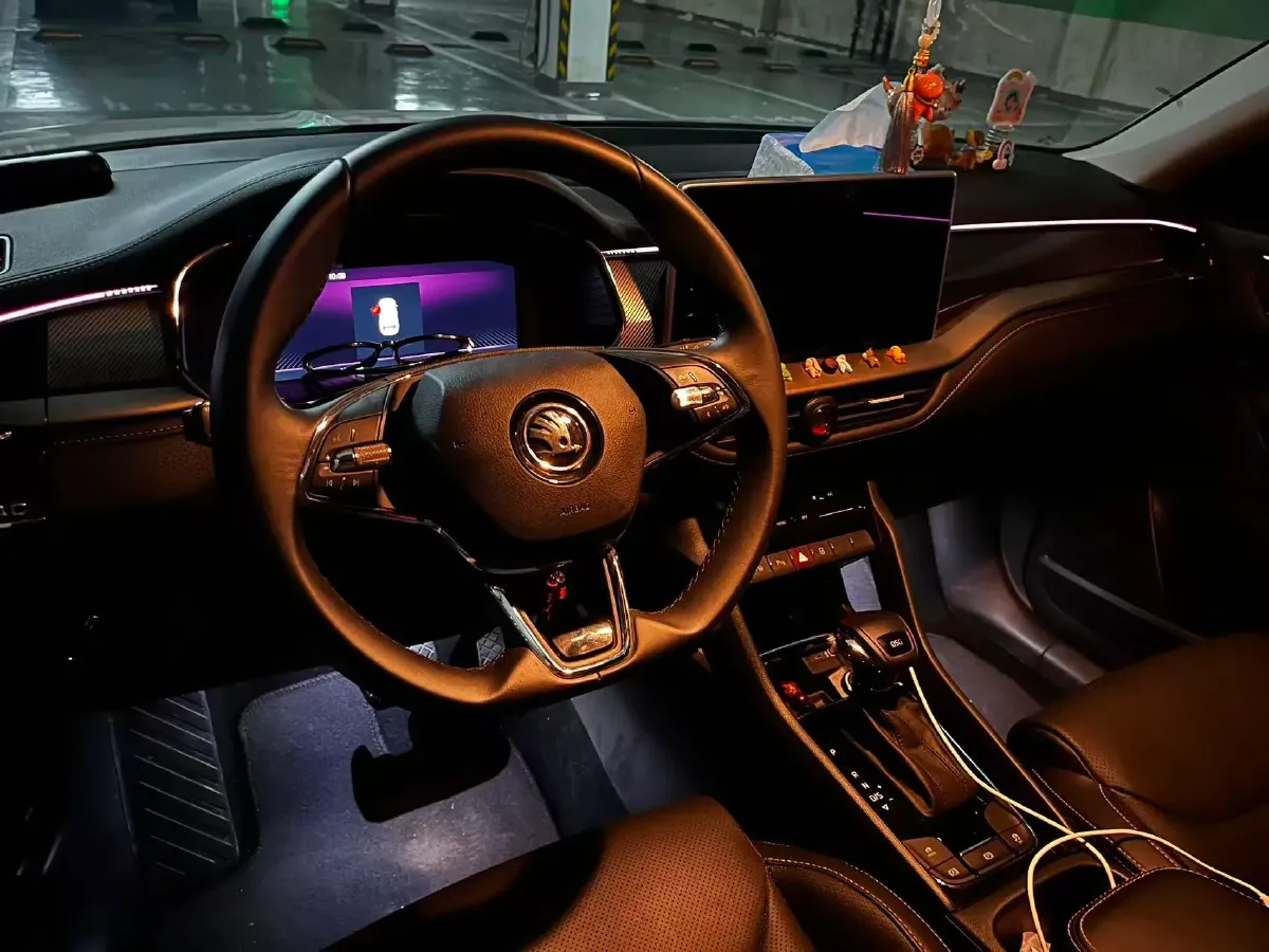 2022 Skoda Kodiak 2.0T 186HP L4 7DCT,autocango,china used car exporter,china ev exporter,chinese used car exporter,chinese used ev exporter