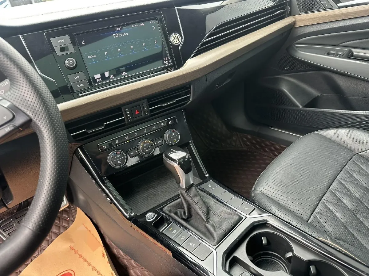 2019 Volvo V40 1.5T 152HP L4 6AT,autocango,china used car exporter,china ev exporter,chinese used car exporter,chinese used ev exporter