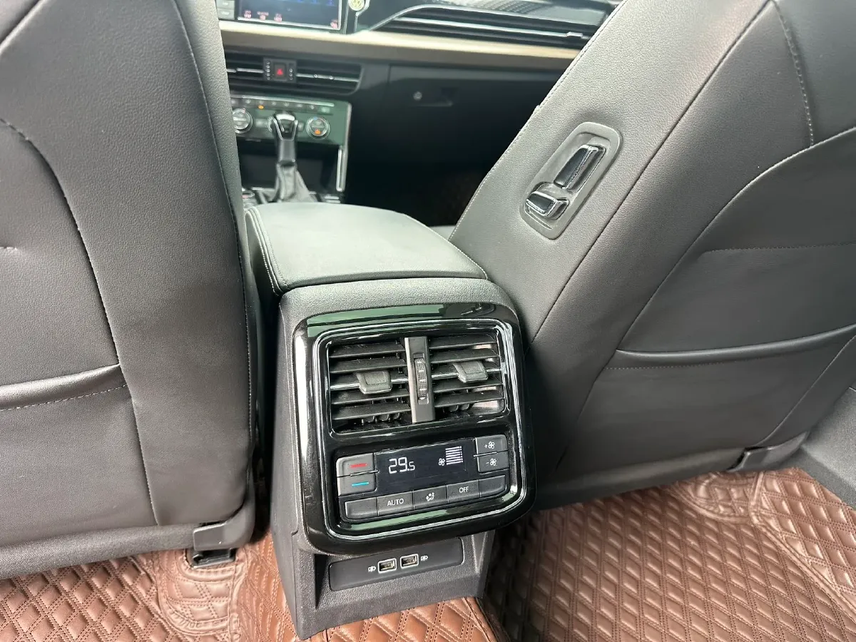 2019 Volvo V40 1.5T 152HP L4 6AT,autocango,china used car exporter,china ev exporter,chinese used car exporter,chinese used ev exporter