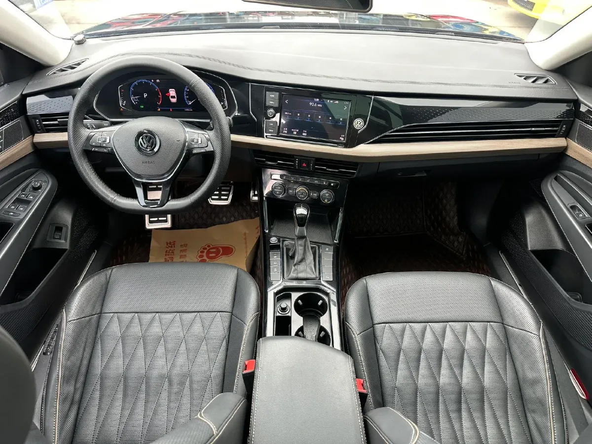 2019 Volvo V40 1.5T 152HP L4 6AT,autocango,china used car exporter,china ev exporter,chinese used car exporter,chinese used ev exporter