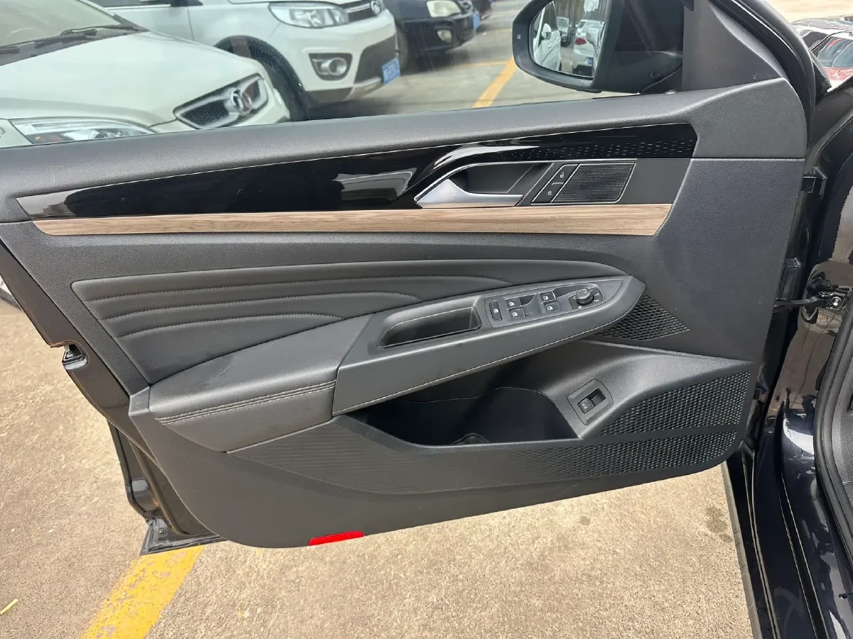 2019 Volvo V40 1.5T 152HP L4 6AT,autocango,china used car exporter,china ev exporter,chinese used car exporter,chinese used ev exporter