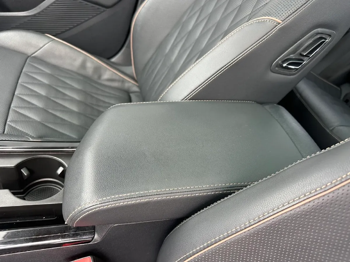 2019 Volvo V40 1.5T 152HP L4 6AT,autocango,china used car exporter,china ev exporter,chinese used car exporter,chinese used ev exporter