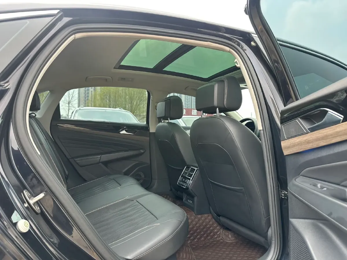 2019 Volvo V40 1.5T 152HP L4 6AT,autocango,china used car exporter,china ev exporter,chinese used car exporter,chinese used ev exporter