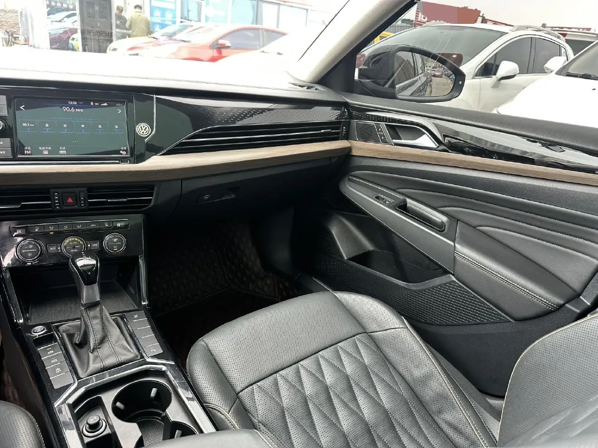 2019 Volvo V40 1.5T 152HP L4 6AT,autocango,china used car exporter,china ev exporter,chinese used car exporter,chinese used ev exporter