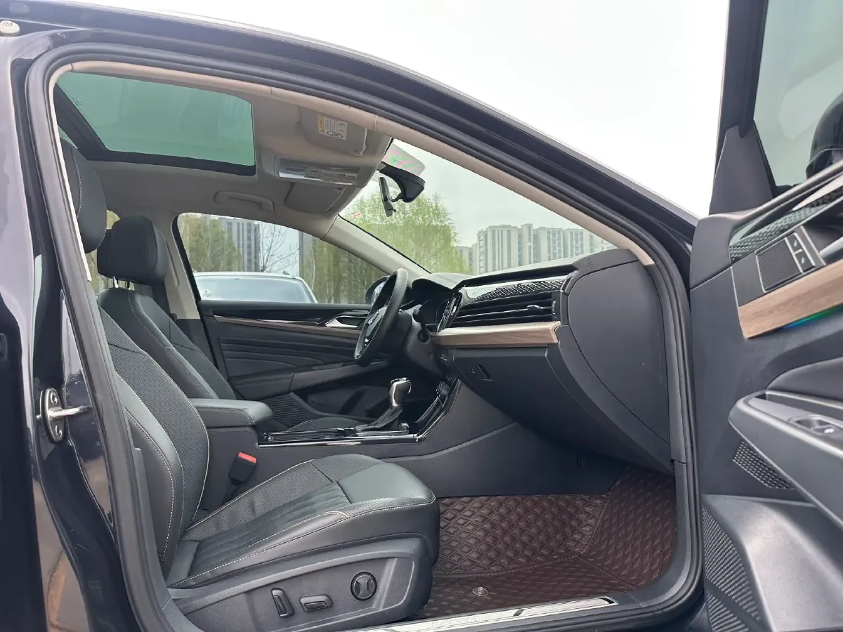 2019 Volvo V40 1.5T 152HP L4 6AT,autocango,china used car exporter,china ev exporter,chinese used car exporter,chinese used ev exporter