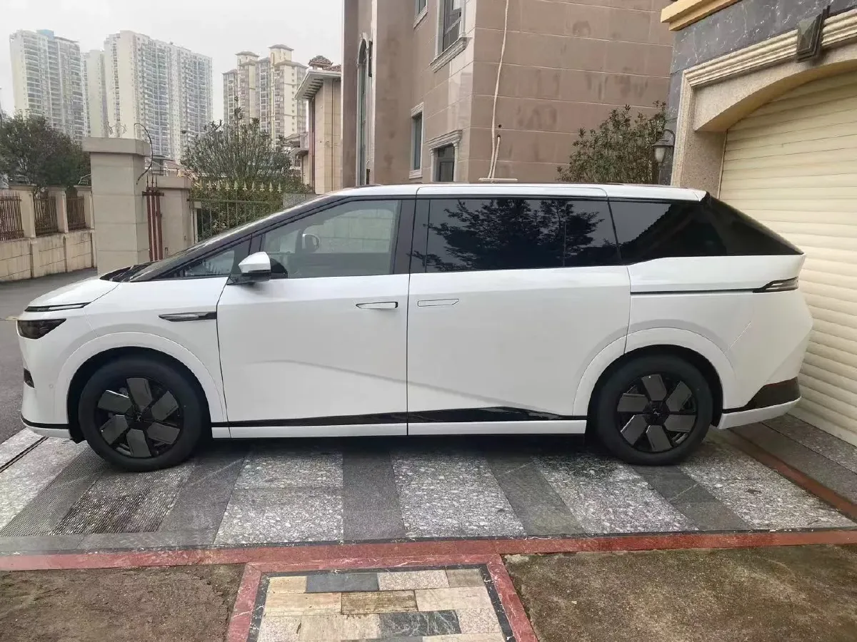 2024 Xpeng X9 BEV 101.5KWH,autocango,china used car exporter,china ev exporter,chinese used car exporter,chinese used ev exporter