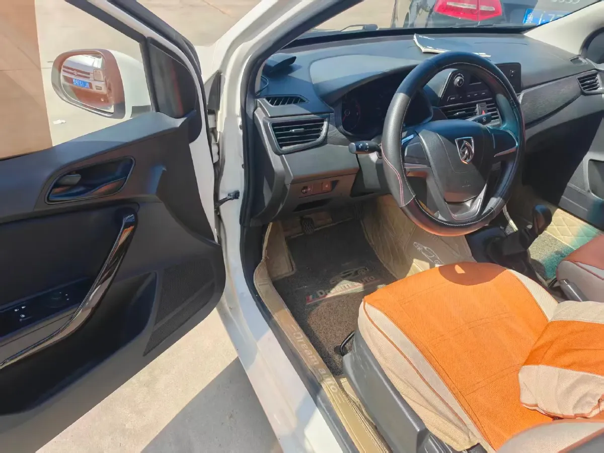 2020 BaoJun 310 1.2L 80HP L4 5MT,autocango,china used car exporter,china ev exporter,chinese used car exporter,chinese used ev exporter