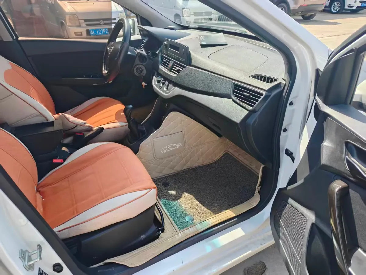 2020 BaoJun 310 1.2L 80HP L4 5MT,autocango,china used car exporter,china ev exporter,chinese used car exporter,chinese used ev exporter