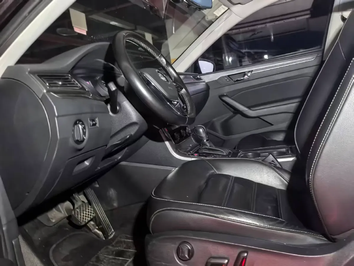 2017 Volkswagen Passat 1.8T 180HP L4 7DCT,autocango,china used car exporter,china ev exporter,chinese used car exporter,chinese used ev exporter